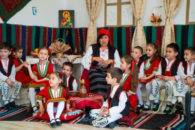 Бабо, дядо, разкажи ми... - ДГ Снежанка - Велики Преслав