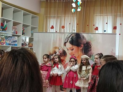 "С обич за мама" - тържество в група "Мечо Пух" - ДГ Снежанка - Велики Преслав