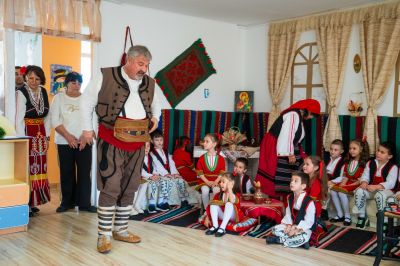 Бабо, дяда, разкажи ми... - ДГ Снежанка - Велики Преслав