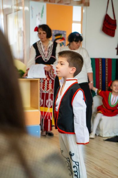 Бабо, дяда, разкажи ми... - ДГ Снежанка - Велики Преслав