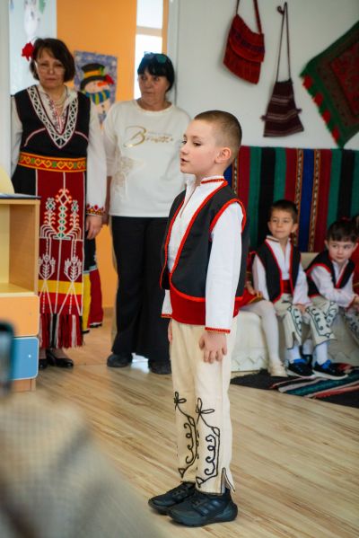 Бабо, дяда, разкажи ми... - ДГ Снежанка - Велики Преслав